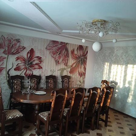 У Ані Lazeșciîna Exterior foto