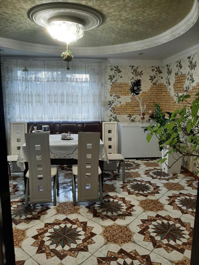 У Ані Lazeșciîna Exterior foto