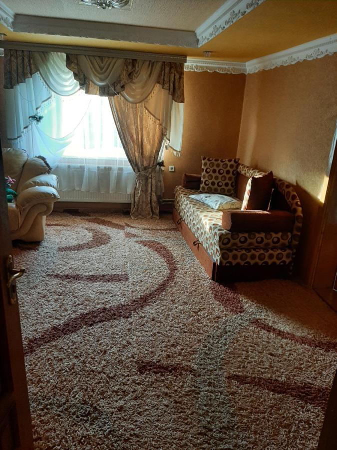 У Ані Lazeșciîna Exterior foto